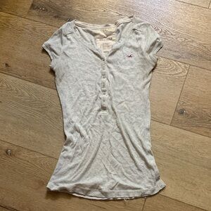 Hollister Women's Light Gray Button-Up Tee